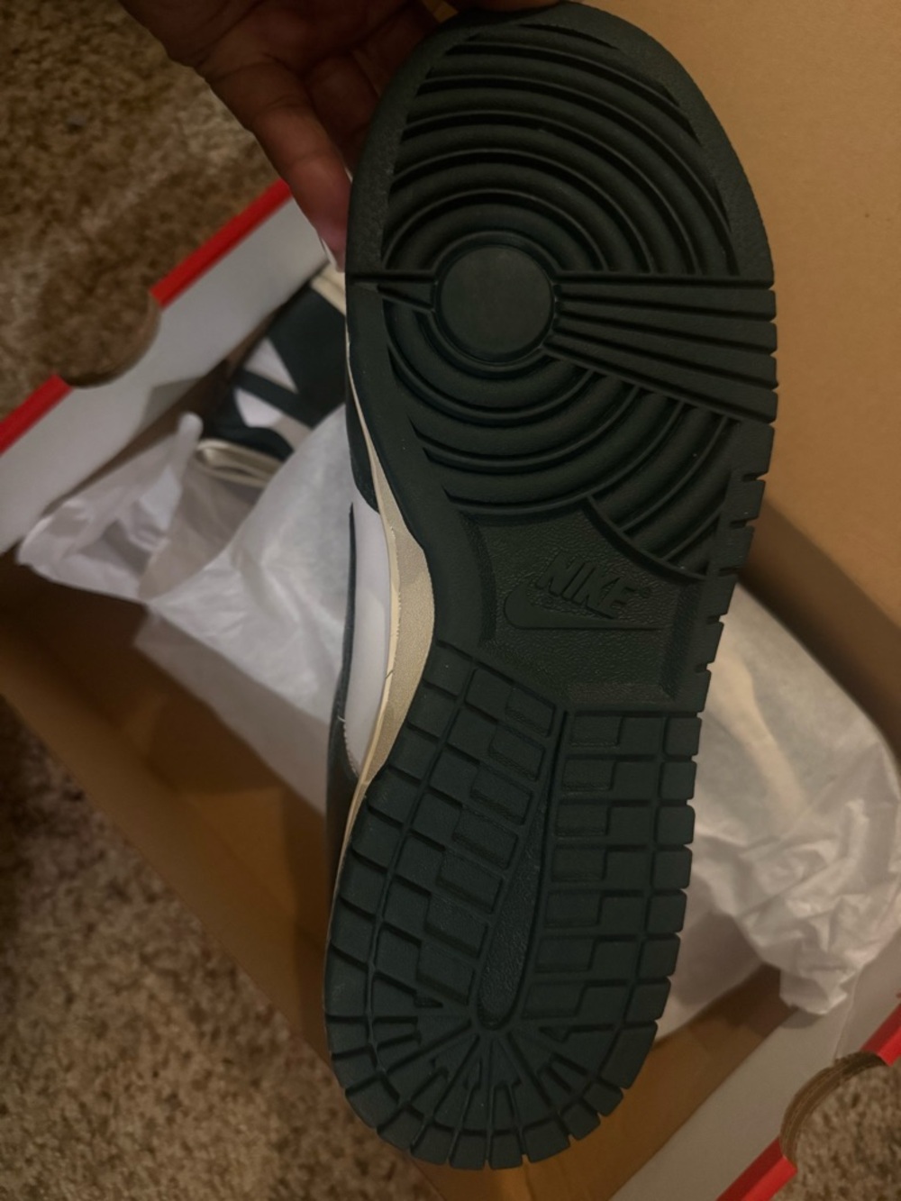 Nike - Picture 3 of 4